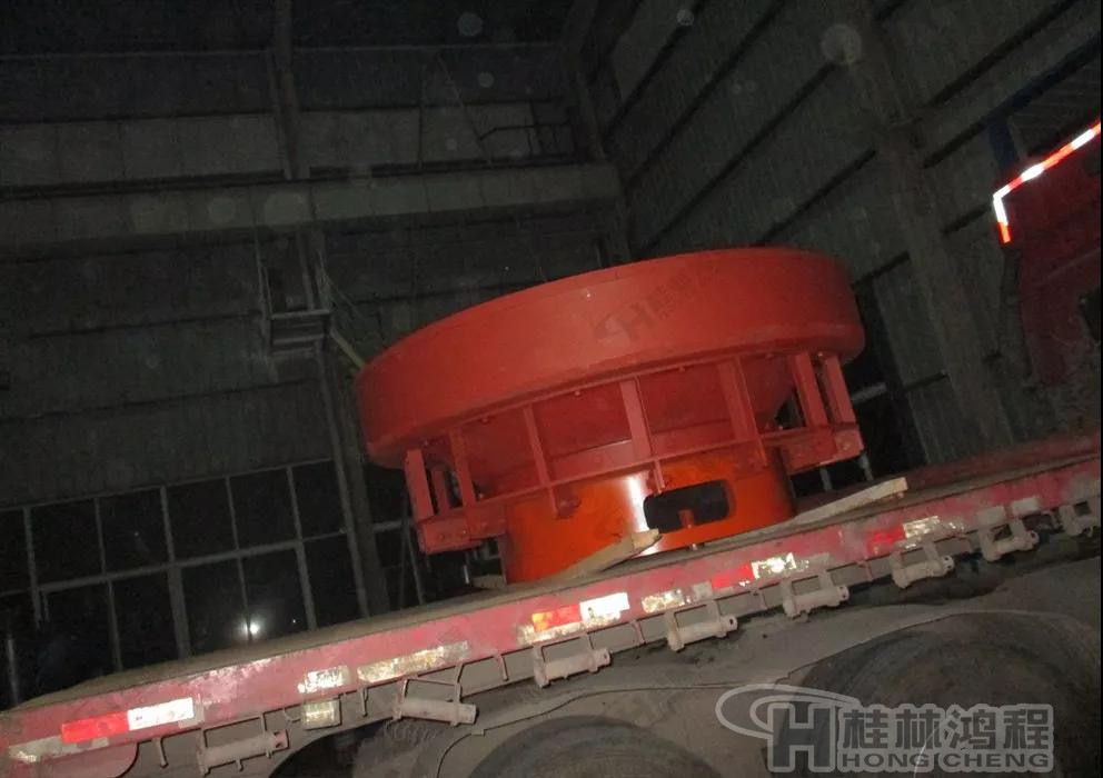 HLMX1700超細(xì)立磨發(fā)貨現(xiàn)場-超細(xì)立磨機大磨輥裝車 HLMX1700超細(xì)立磨發(fā)貨現(xiàn)場-超細(xì)立磨機大磨輥裝車