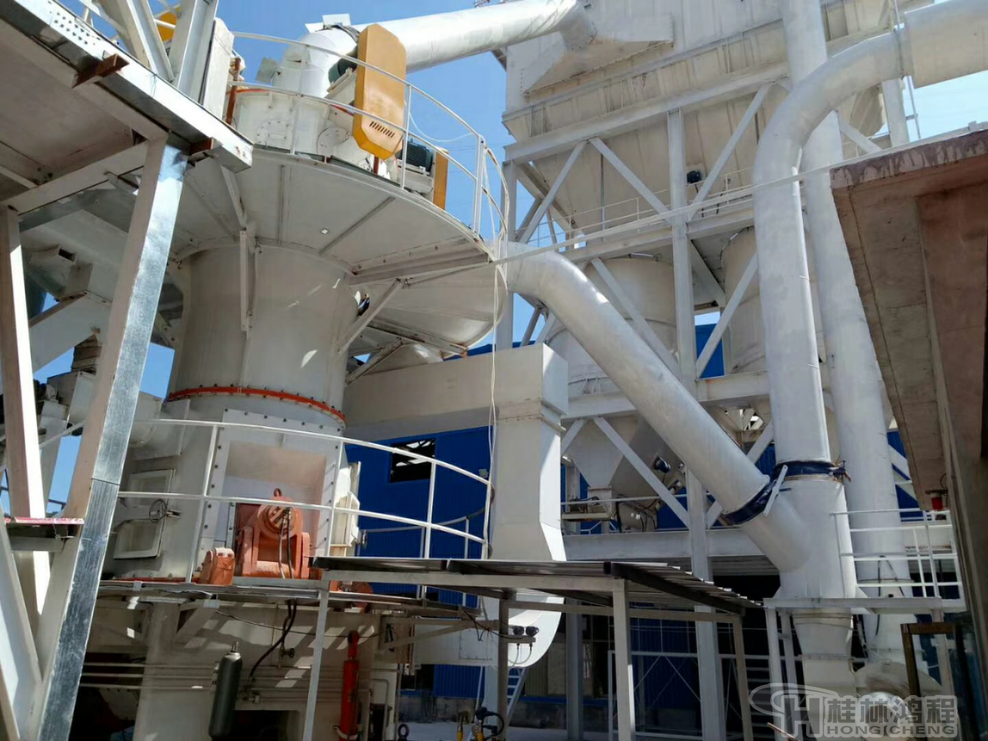 膠水用膨潤土 1250目膠水用膨潤土超細(xì)磨機(jī)HLMX立磨 膠水用膨潤土 1250目膠水用膨潤土超細(xì)磨機(jī)HLMX立磨