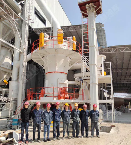 桂林鴻程磨粉機安裝工人五一堅守崗位,保證客戶磨粉生產線按計劃投產 桂林鴻程磨粉機安裝工人五一堅守崗位,保證客戶磨粉生產線按計劃投產