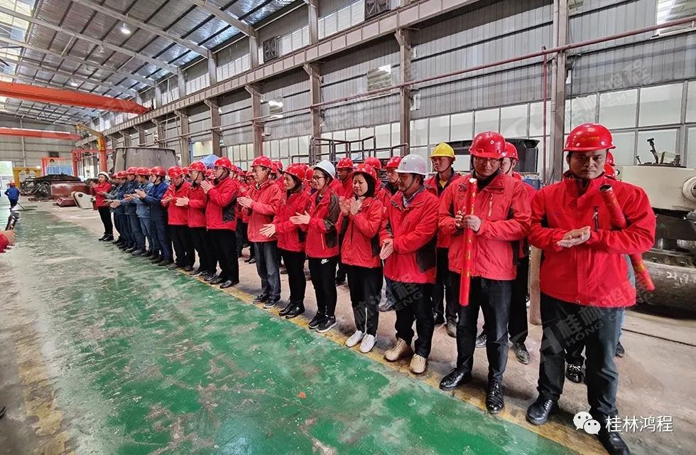 里程碑！桂林鴻程自主研發(fā)HC3000全球大型雷蒙磨正式投入市場(chǎng)！